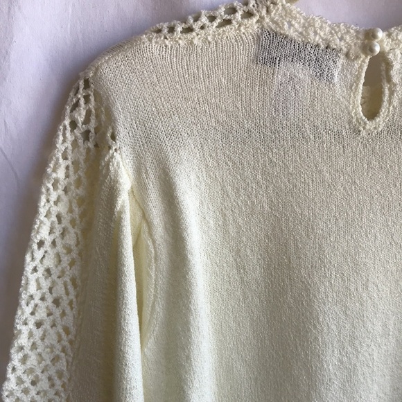 Brownstone Studio pale yellow peekaboo acrylic sweater, size PM - Picture 6 of 9